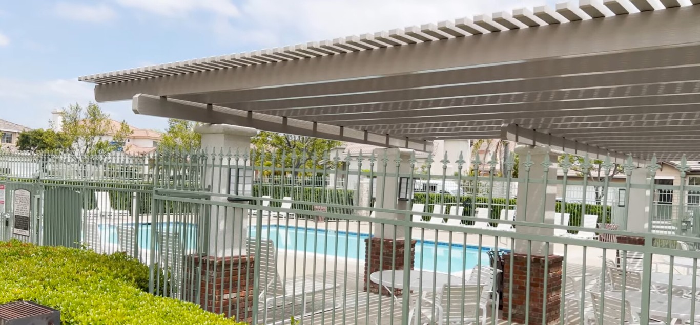Elegant aluminum fencing for pools and properties